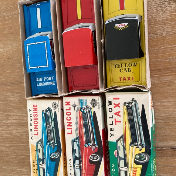 3 Vintage tin friction toy cars in their boxes - Picture 7 of 11